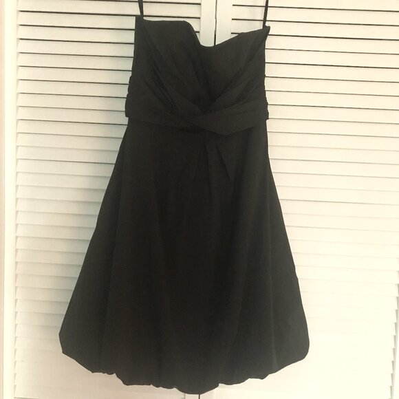 WHITE HOUSE BLACK MARKET:  BLACK STRAPLESS  DRESS WITH BUBBLE HEM SIZE  0 - Picture 2 of 4